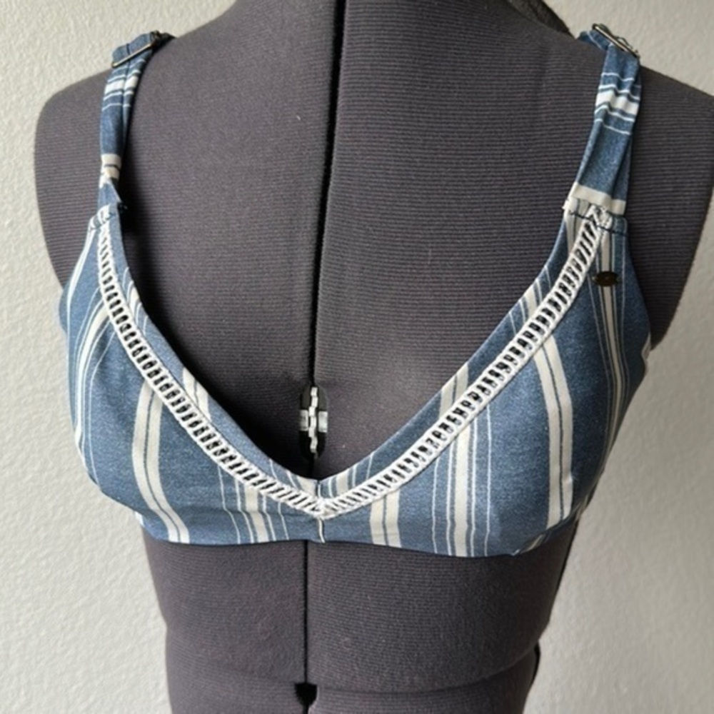 O'Neill swim top dusty blue white fully adjustable lightly padded medium